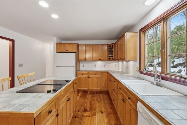 107 Henry St, Uxbridge, MA 01569