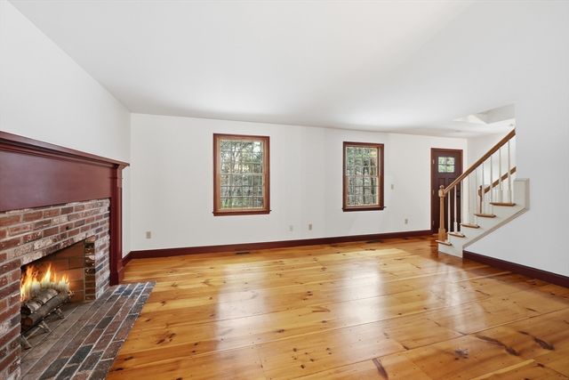 107 Henry St, Uxbridge, MA 01569