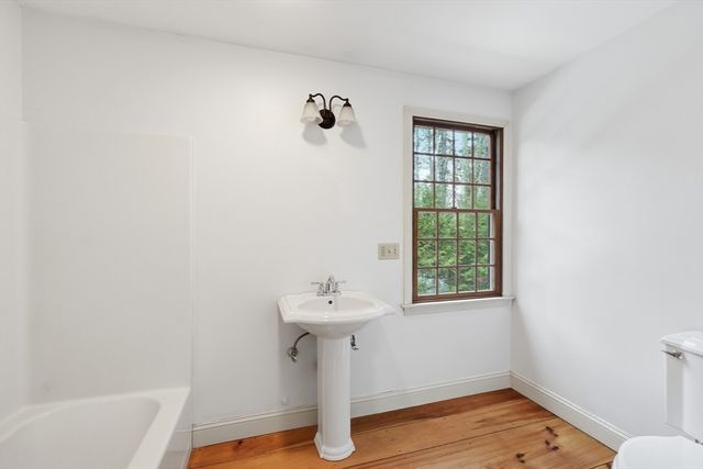 107 Henry St, Uxbridge, MA 01569