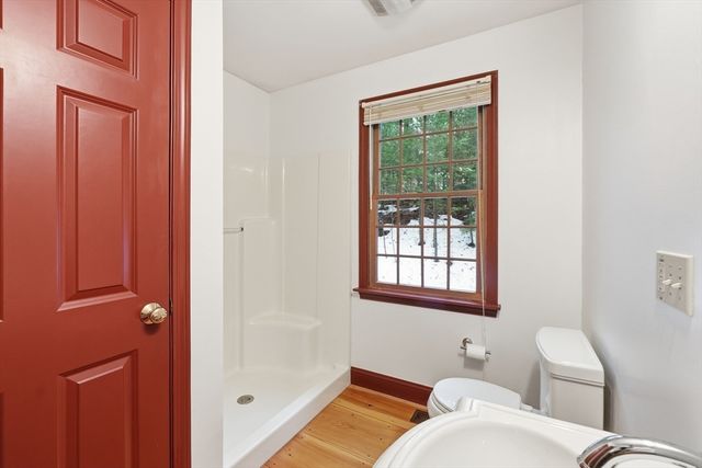 107 Henry St, Uxbridge, MA 01569