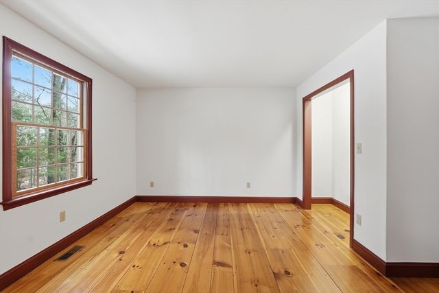 107 Henry St, Uxbridge, MA 01569