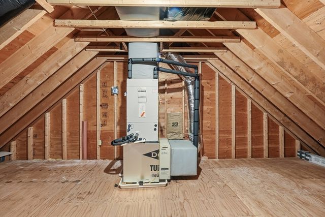 107 Henry St, Uxbridge, MA 01569