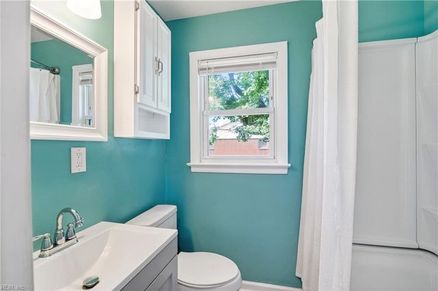 25 Berkley DR, Hampton, VA 23663