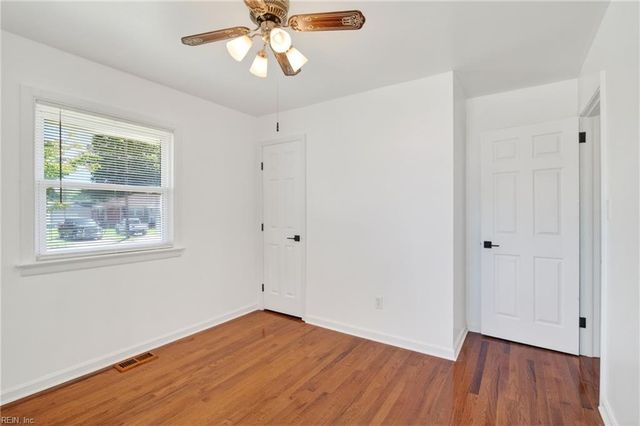 25 Berkley DR, Hampton, VA 23663