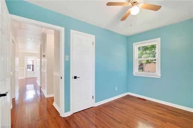 25 Berkley DR, Hampton, VA 23663