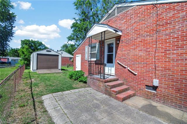 25 Berkley DR, Hampton, VA 23663