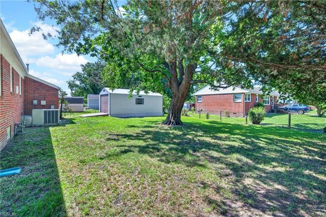 25 Berkley DR, Hampton, VA 23663