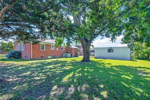 25 Berkley DR, Hampton, VA 23663