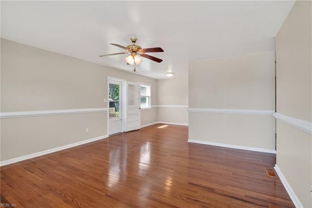 25 Berkley DR, Hampton, VA 23663