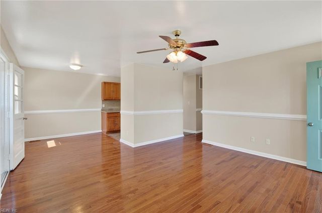 25 Berkley DR, Hampton, VA 23663