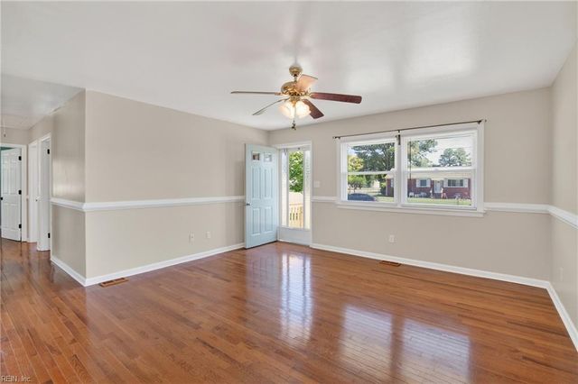 25 Berkley DR, Hampton, VA 23663