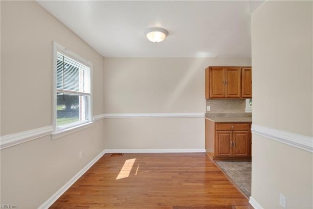 25 Berkley DR, Hampton, VA 23663
