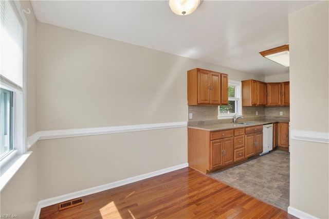 25 Berkley DR, Hampton, VA 23663
