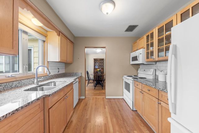 906 S Ashland Avenue, La Grange, IL 60525