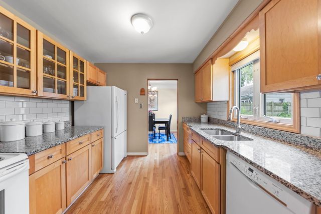 906 S Ashland Avenue, La Grange, IL 60525