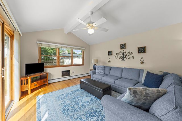 906 S Ashland Avenue, La Grange, IL 60525