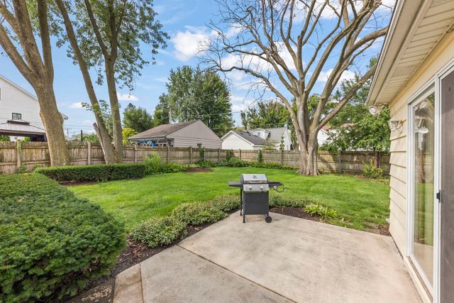 906 S Ashland Avenue, La Grange, IL 60525