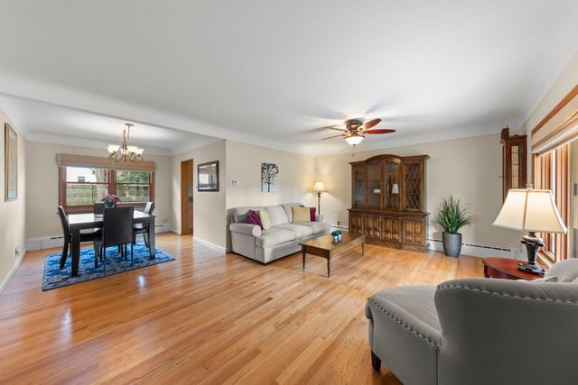 906 S Ashland Avenue, La Grange, IL 60525