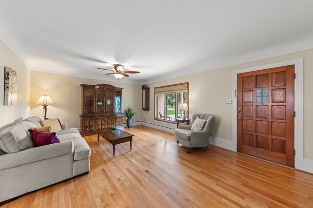 906 S Ashland Avenue, La Grange, IL 60525
