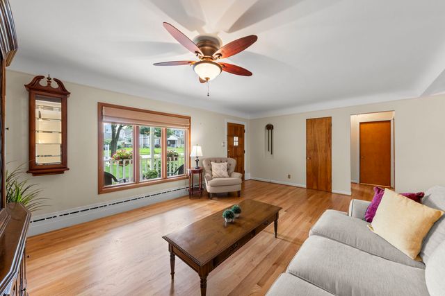 906 S Ashland Avenue, La Grange, IL 60525
