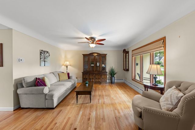 906 S Ashland Avenue, La Grange, IL 60525