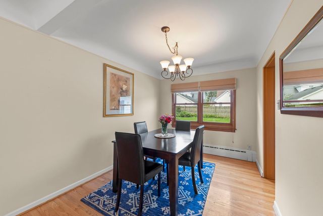 906 S Ashland Avenue, La Grange, IL 60525