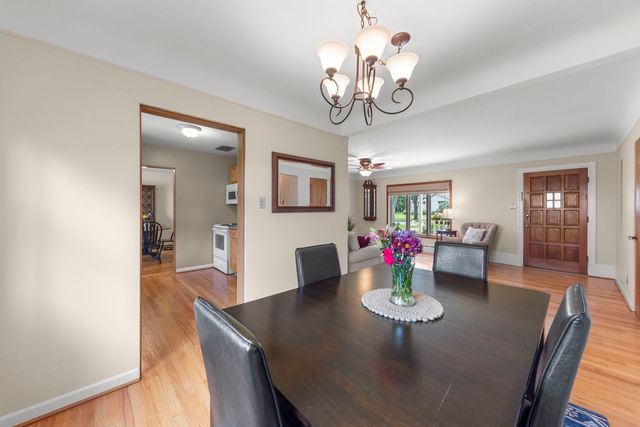 906 S Ashland Avenue, La Grange, IL 60525