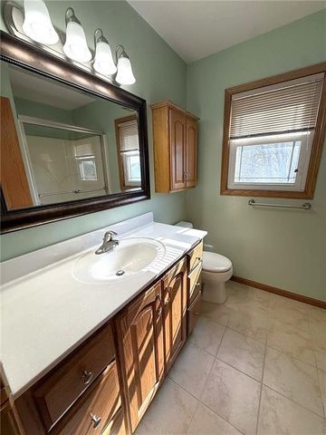 822 W EDWARDS Street, Maryville, MO 64468