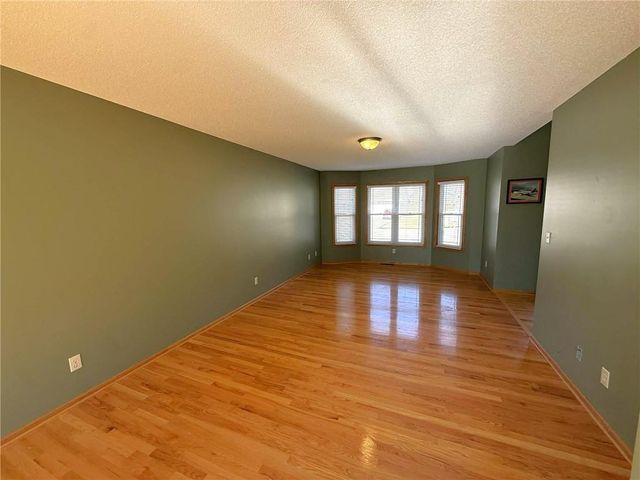 822 W EDWARDS Street, Maryville, MO 64468