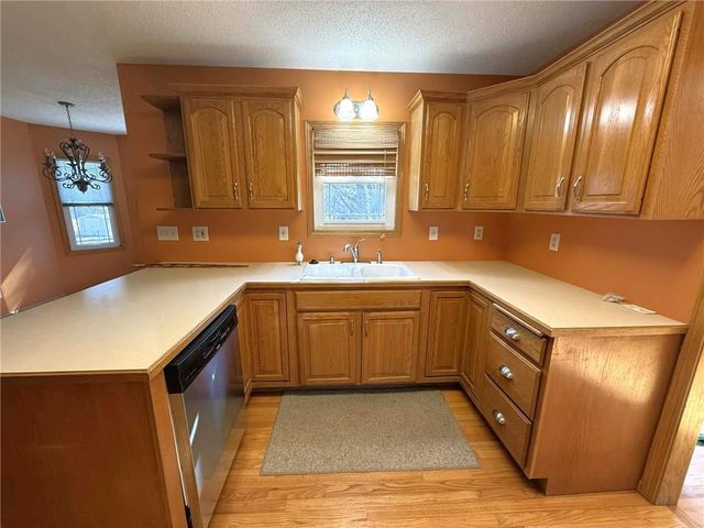 822 W EDWARDS Street, Maryville, MO 64468