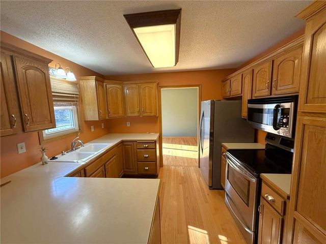 822 W EDWARDS Street, Maryville, MO 64468