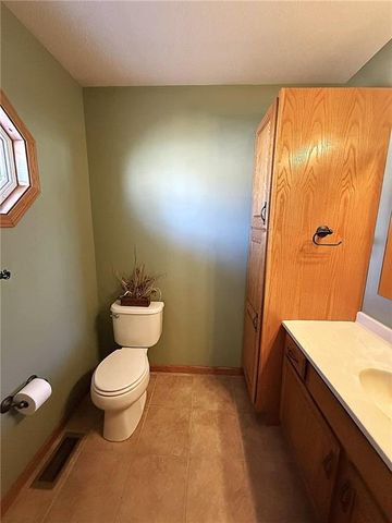 822 W EDWARDS Street, Maryville, MO 64468