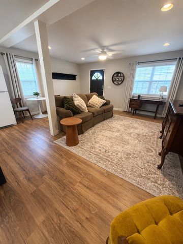 204 W Due West Ave Apt B, Madison, TN 37115