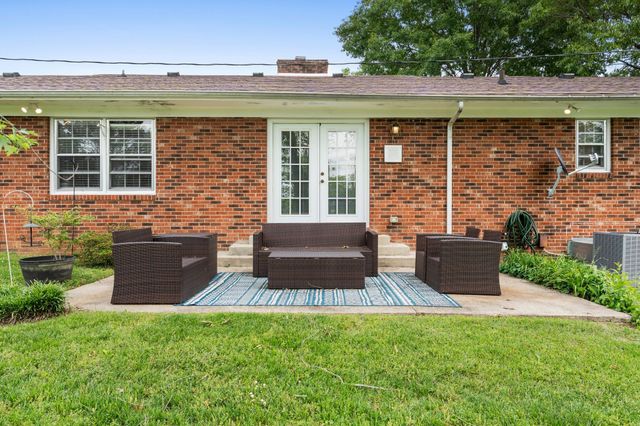 705 Dow Dr, Shelbyville, TN 37160