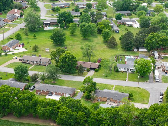 705 Dow Dr, Shelbyville, TN 37160