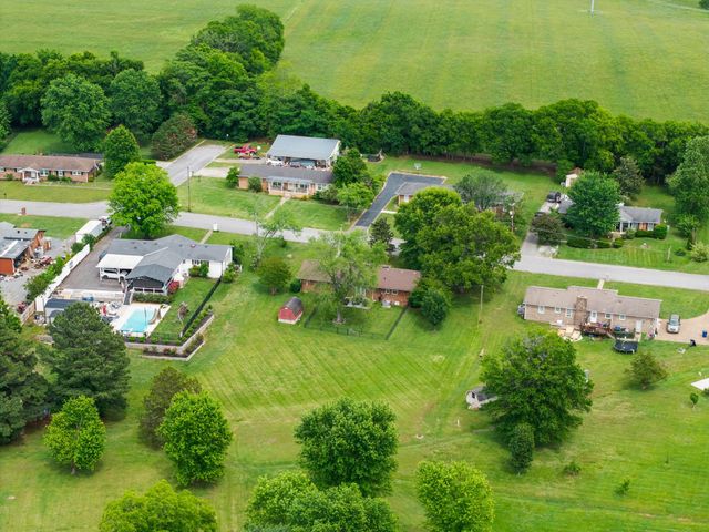 705 Dow Dr, Shelbyville, TN 37160