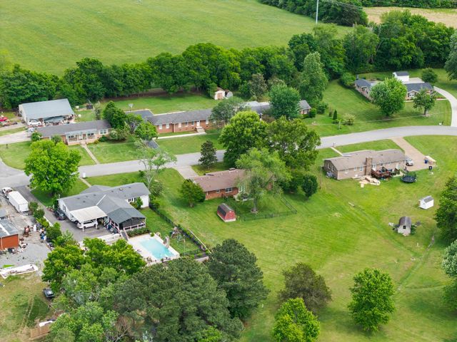 705 Dow Dr, Shelbyville, TN 37160
