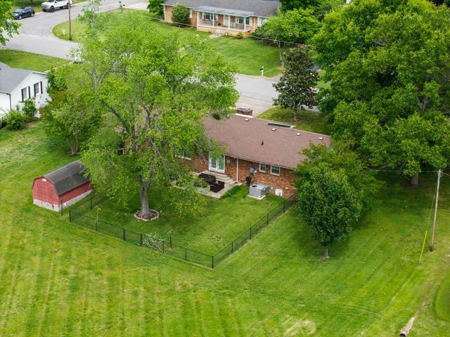 705 Dow Dr, Shelbyville, TN 37160
