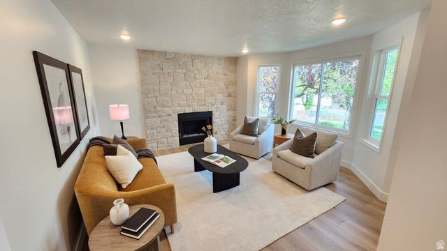 1972 E EVERLEIGH CIR, Sandy, UT 84093