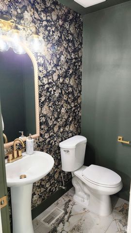 1972 E EVERLEIGH CIR, Sandy, UT 84093