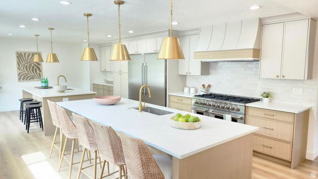 1972 E EVERLEIGH CIR, Sandy, UT 84093
