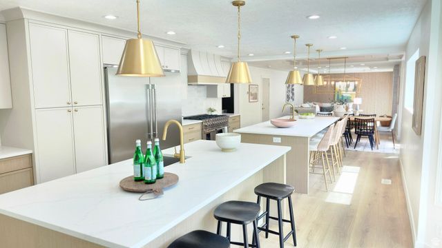 1972 E EVERLEIGH CIR, Sandy, UT 84093