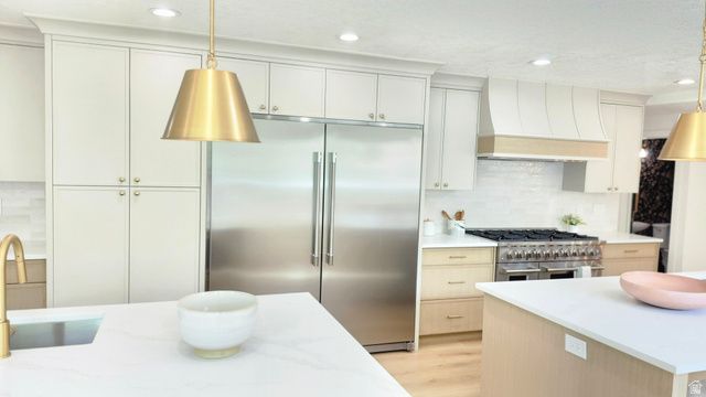 1972 E EVERLEIGH CIR, Sandy, UT 84093