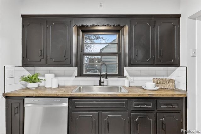 1511 Leonard Street, Grand Rapids, MI 49505