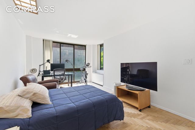 343 E 74th St Apt 5H, New York City, NY 10021