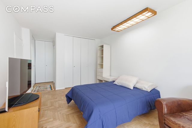 343 E 74th St Apt 5H, New York City, NY 10021