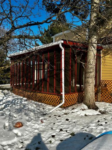 3747 Cheryl Drive, Commerce Charter Township, MI 48382