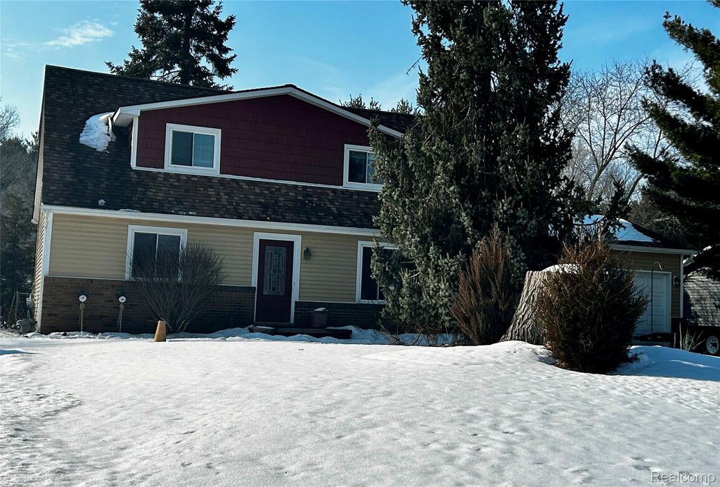 3747 Cheryl Drive, Commerce Charter Township, MI 48382