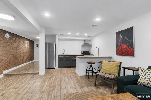 171 Grand Street, Jersey City, NJ 07302