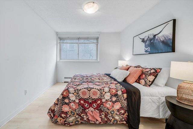 821 Douglas Ave 105, Minneapolis, MN 55403